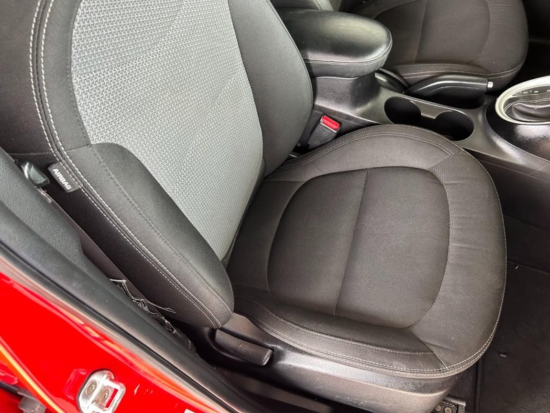 Kia Soul Vehicle Full-screen Gallery Image 26