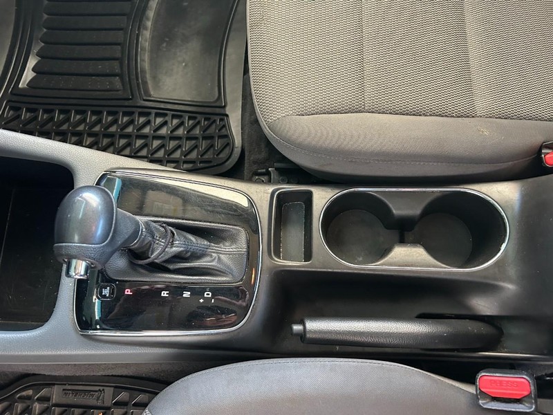 Kia Forte Vehicle Full-screen Gallery Image 14