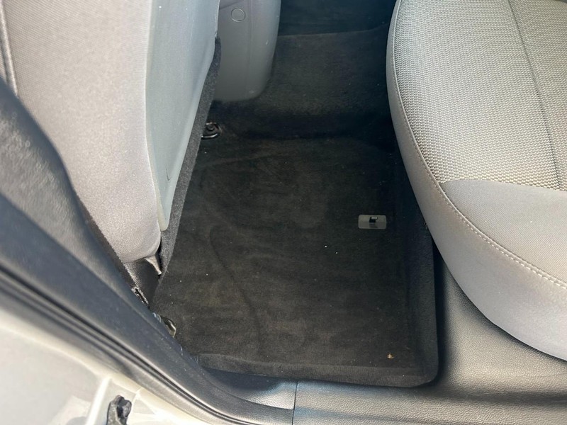 Kia Forte Vehicle Full-screen Gallery Image 21