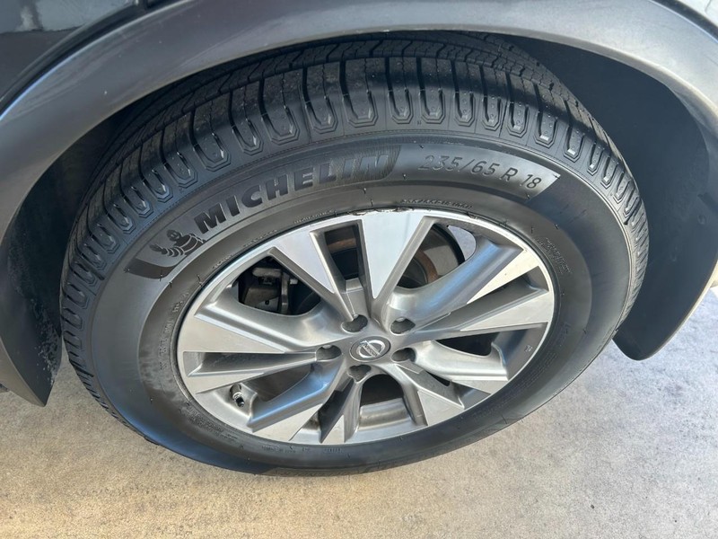 Nissan Murano Vehicle Full-screen Gallery Image 08