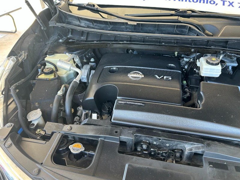 Nissan Murano Vehicle Full-screen Gallery Image 10