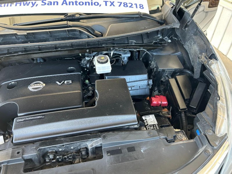 Nissan Murano Vehicle Full-screen Gallery Image 11