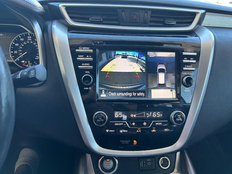 Nissan Murano Vehicle Full-screen Gallery Image 12