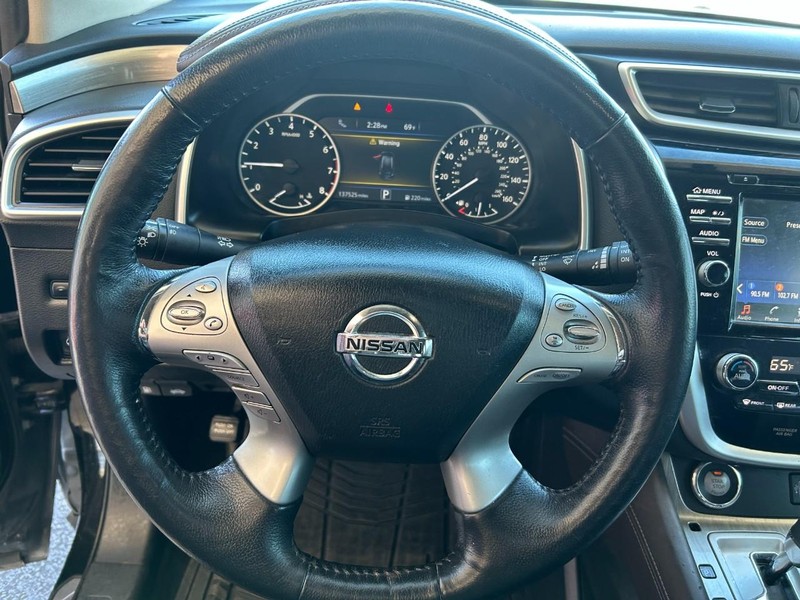 Nissan Murano Vehicle Full-screen Gallery Image 13