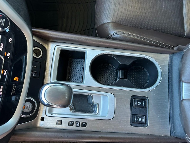 Nissan Murano Vehicle Full-screen Gallery Image 15