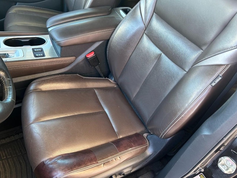 Nissan Murano Vehicle Full-screen Gallery Image 17