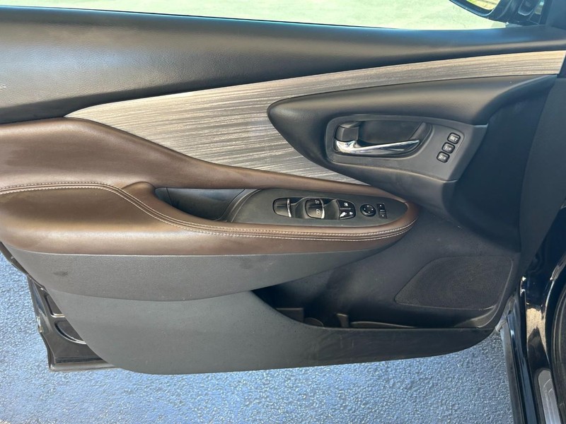 Nissan Murano Vehicle Full-screen Gallery Image 19