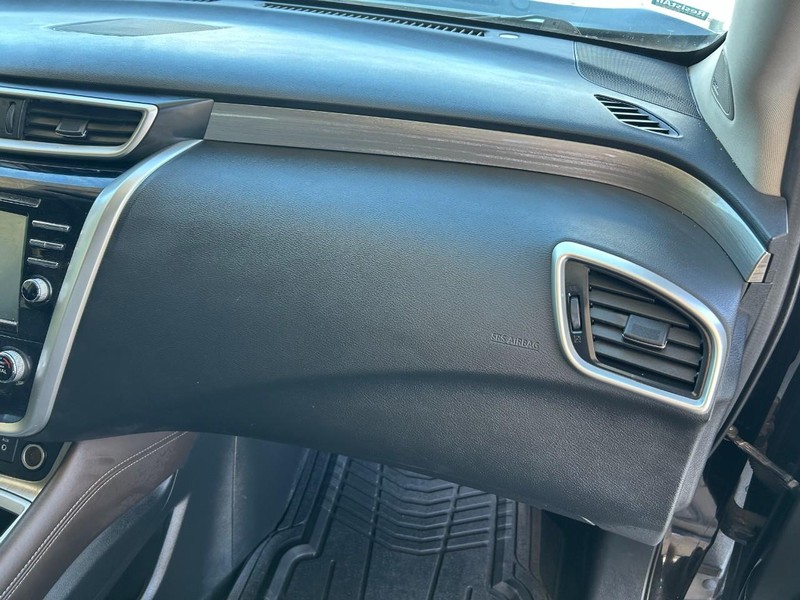 Nissan Murano Vehicle Full-screen Gallery Image 24