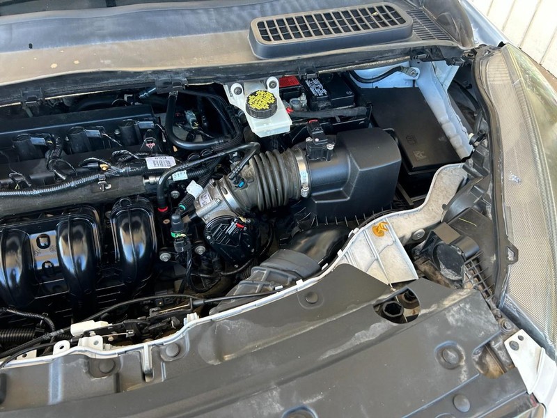 Ford Escape Vehicle Full-screen Gallery Image 10