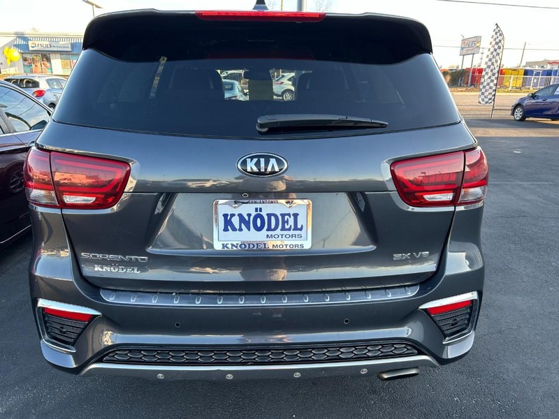Kia Sorento Vehicle Full-screen Gallery Image 03