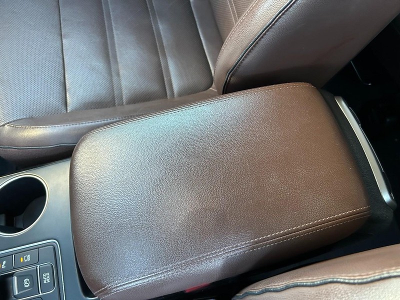 Kia Sorento Vehicle Full-screen Gallery Image 16