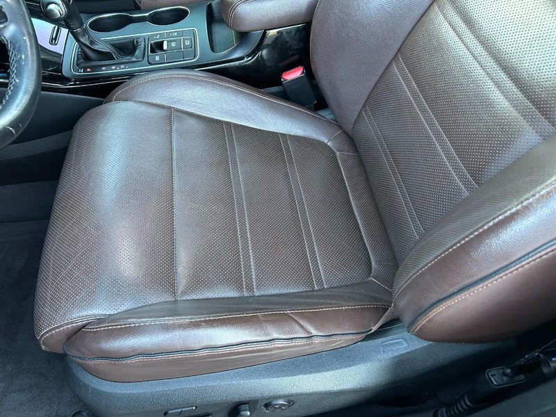 Kia Sorento Vehicle Full-screen Gallery Image 17