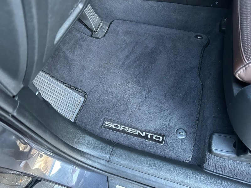 Kia Sorento Vehicle Full-screen Gallery Image 18