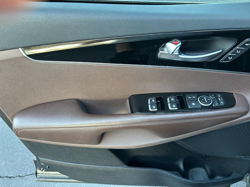 Kia Sorento Vehicle Full-screen Gallery Image 19