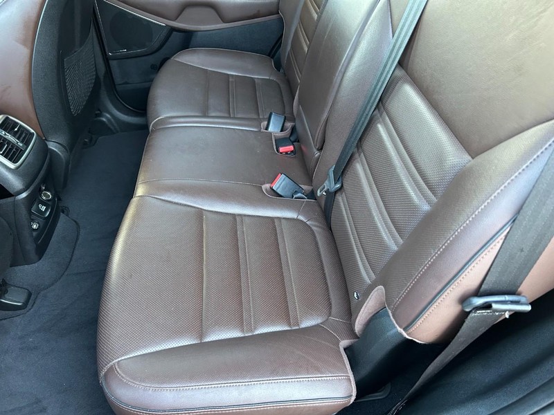Kia Sorento Vehicle Full-screen Gallery Image 21