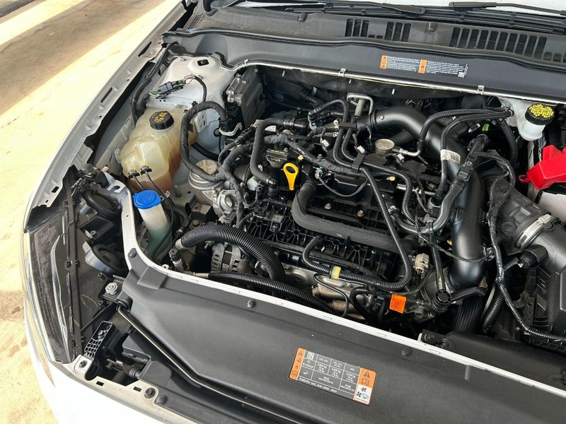 Ford Fusion Vehicle Full-screen Gallery Image 10