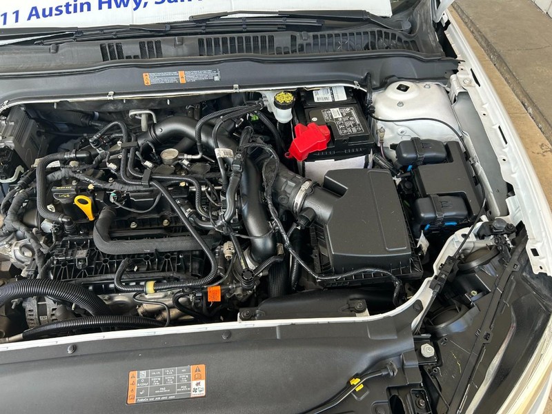 Ford Fusion Vehicle Full-screen Gallery Image 11