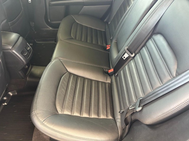 Ford Fusion Vehicle Full-screen Gallery Image 21