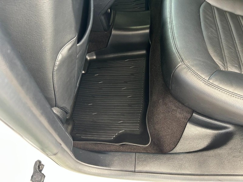 Ford Fusion Vehicle Full-screen Gallery Image 22