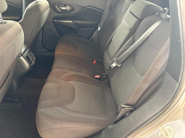 2019 Jeep Cherokee Latitude - Photo 18