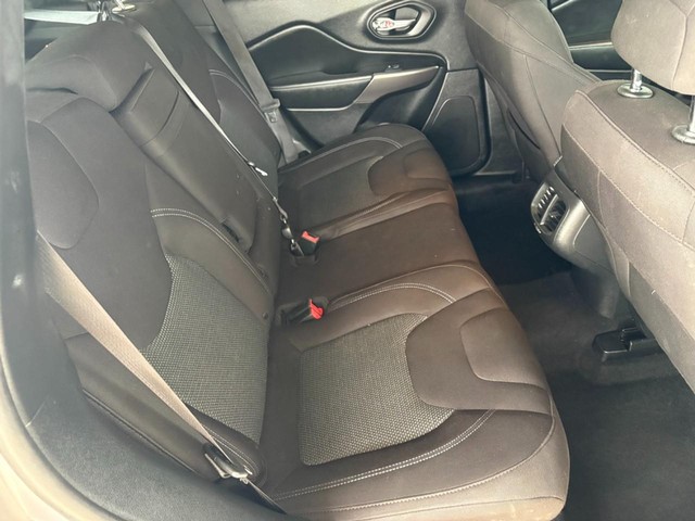 2019 Jeep Cherokee Latitude - Photo 21