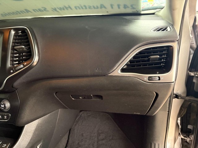 2019 Jeep Cherokee Latitude - Photo 23