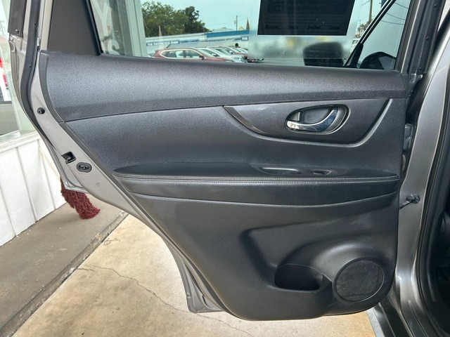 2017 Nissan Rogue S - Photo 17