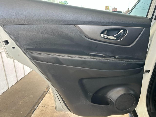 2016 Nissan Rogue SV - Photo 14