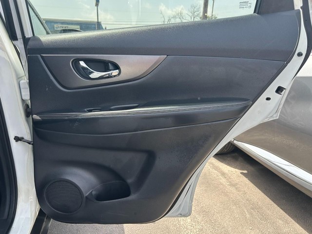 2016 Nissan Rogue SV - Photo 18