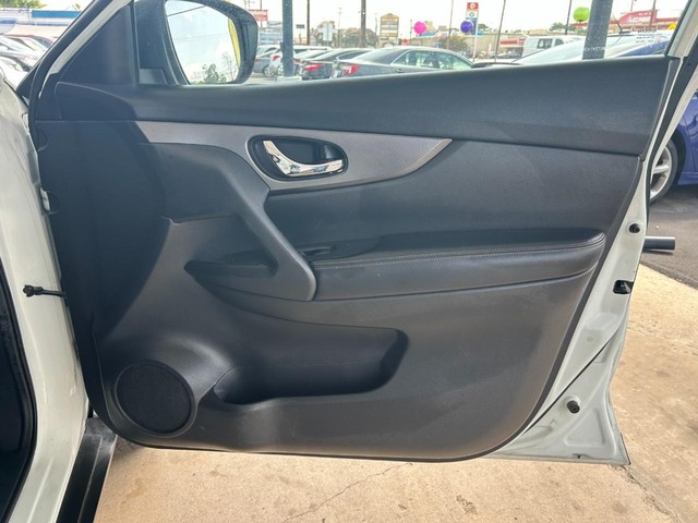2016 Nissan Rogue SV - Photo 22