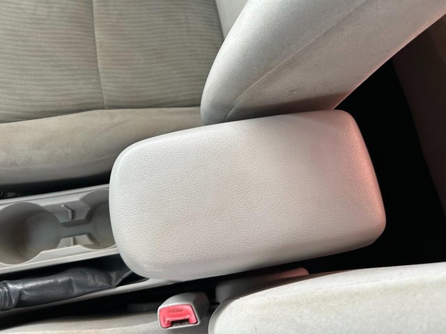 2010 Toyota Corolla LE - Photo 13