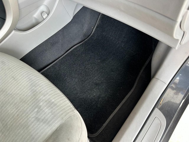2010 Toyota Corolla LE - Photo 17