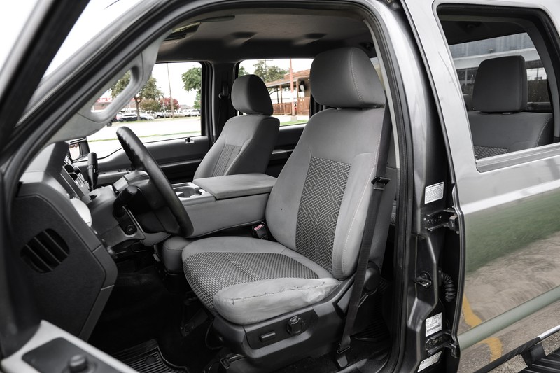 Ford Super Duty F-350 DRW Vehicle Full-screen Gallery Image 03