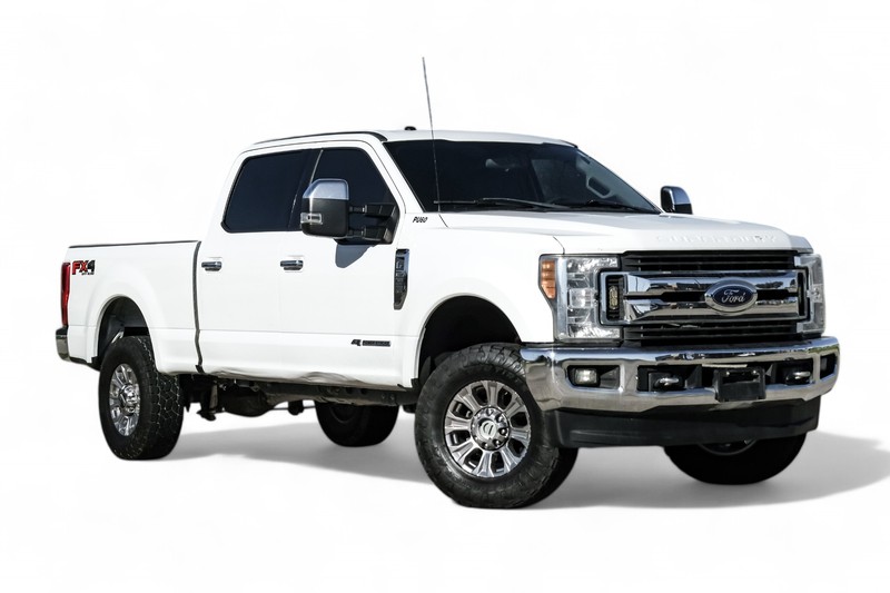 Ford Super Duty F-250 SRW Vehicle Full-screen Gallery Image 01