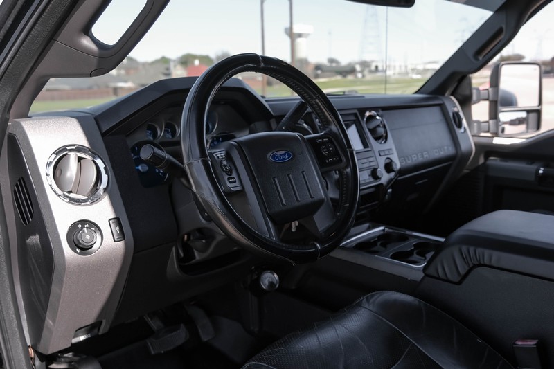 Ford Super Duty F-350 DRW Vehicle Full-screen Gallery Image 03