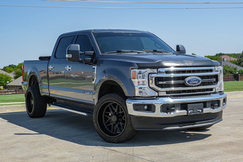 Ford Super Duty F-250 SRW Vehicle Full-screen Gallery Image 02