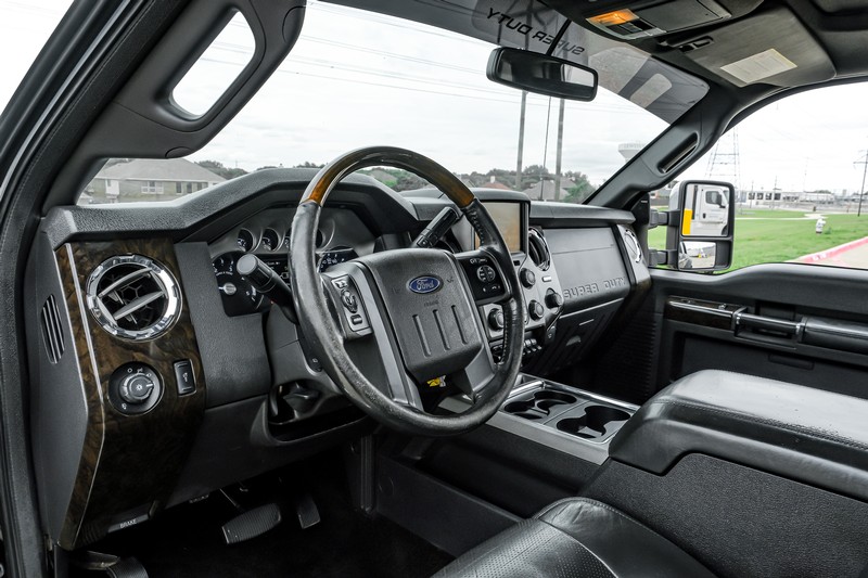 Ford Super Duty F-350 DRW Vehicle Full-screen Gallery Image 03
