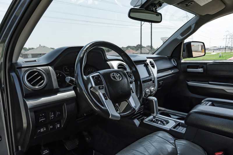 Toyota Tundra 4WD Vehicle Full-screen Gallery Image 03
