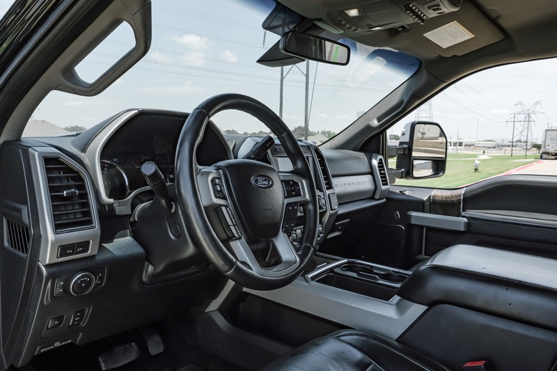 Ford Super Duty F-350 DRW Vehicle Full-screen Gallery Image 03