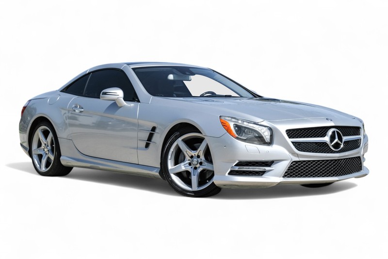 Mercedes-Benz SL Vehicle Full-screen Gallery Image 01