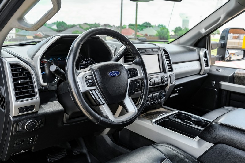 Ford Super Duty F-350 DRW Vehicle Full-screen Gallery Image 03