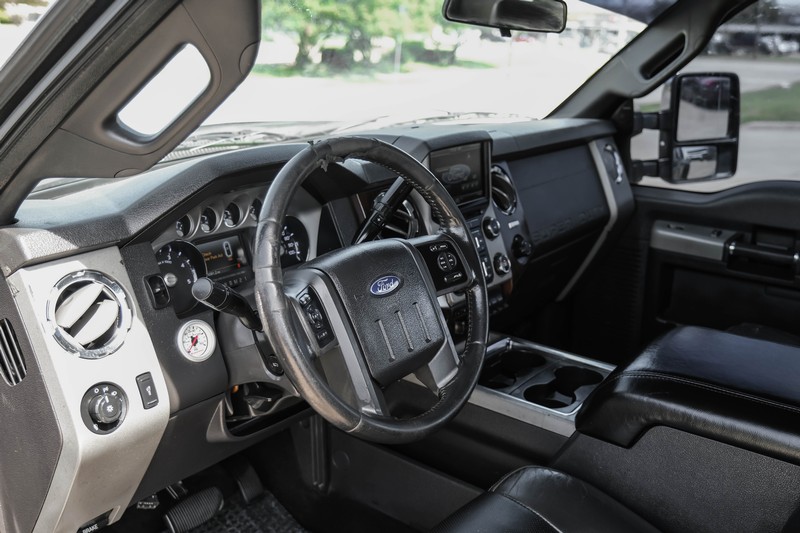 Ford Super Duty F-350 DRW Vehicle Full-screen Gallery Image 03