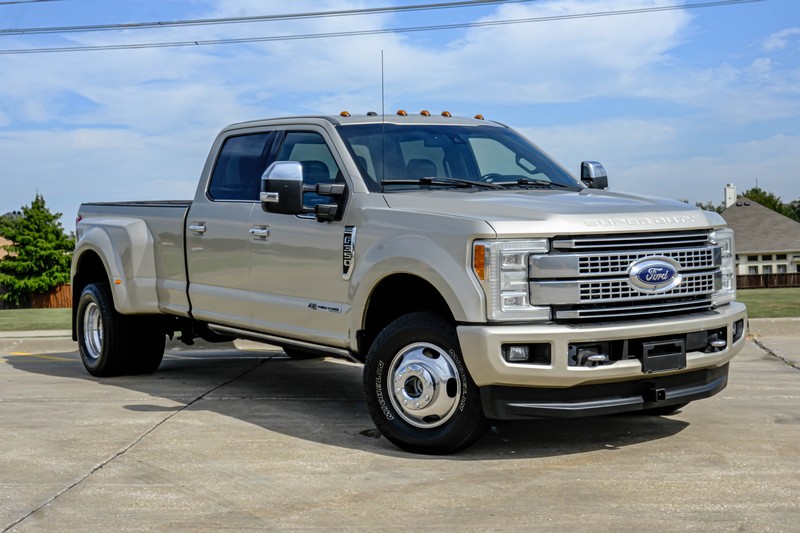 Ford Super Duty F-350 DRW Vehicle Full-screen Gallery Image 02