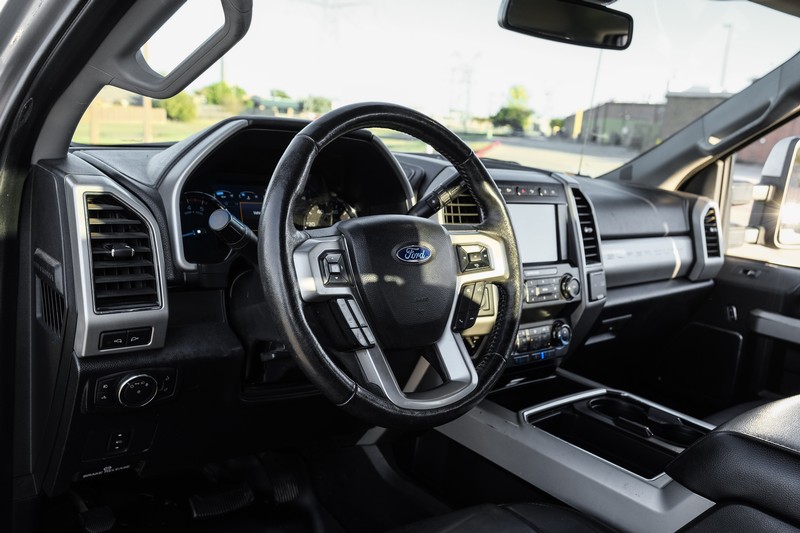 Ford Super Duty F-350 DRW Vehicle Full-screen Gallery Image 03