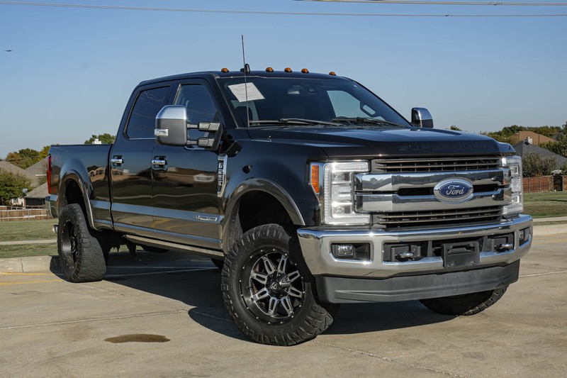 Ford Super Duty F-250 SRW Vehicle Full-screen Gallery Image 02