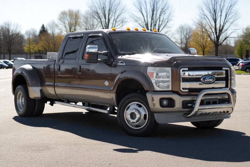 Ford Super Duty F-350 DRW Vehicle Full-screen Gallery Image 02
