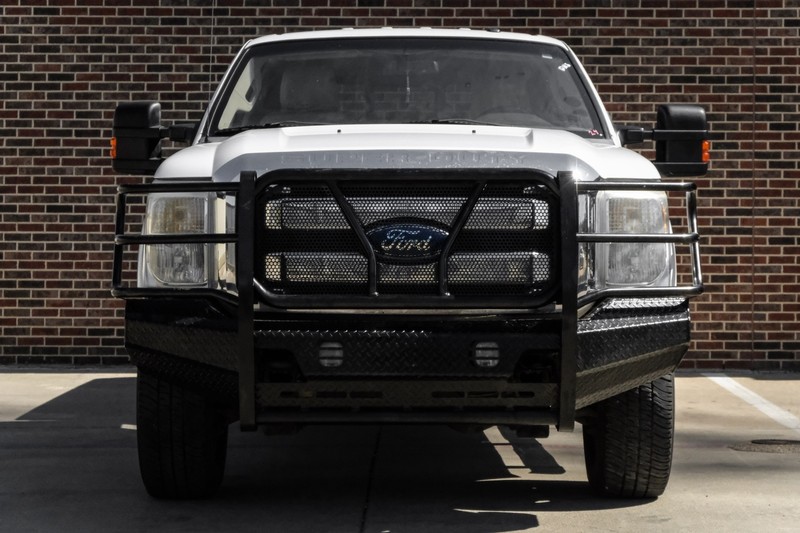 Ford Super Duty F-250 SRW Vehicle Full-screen Gallery Image 03