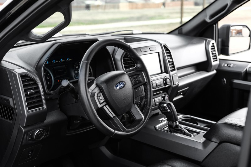 Ford F-150 Vehicle Full-screen Gallery Image 03