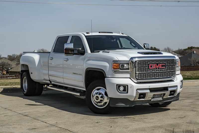 GMC Sierra 3500HD Vehicle Full-screen Gallery Image 02