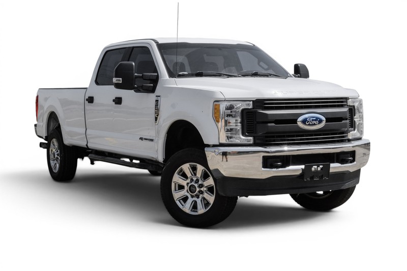 Ford Super Duty F-250 SRW Vehicle Full-screen Gallery Image 01